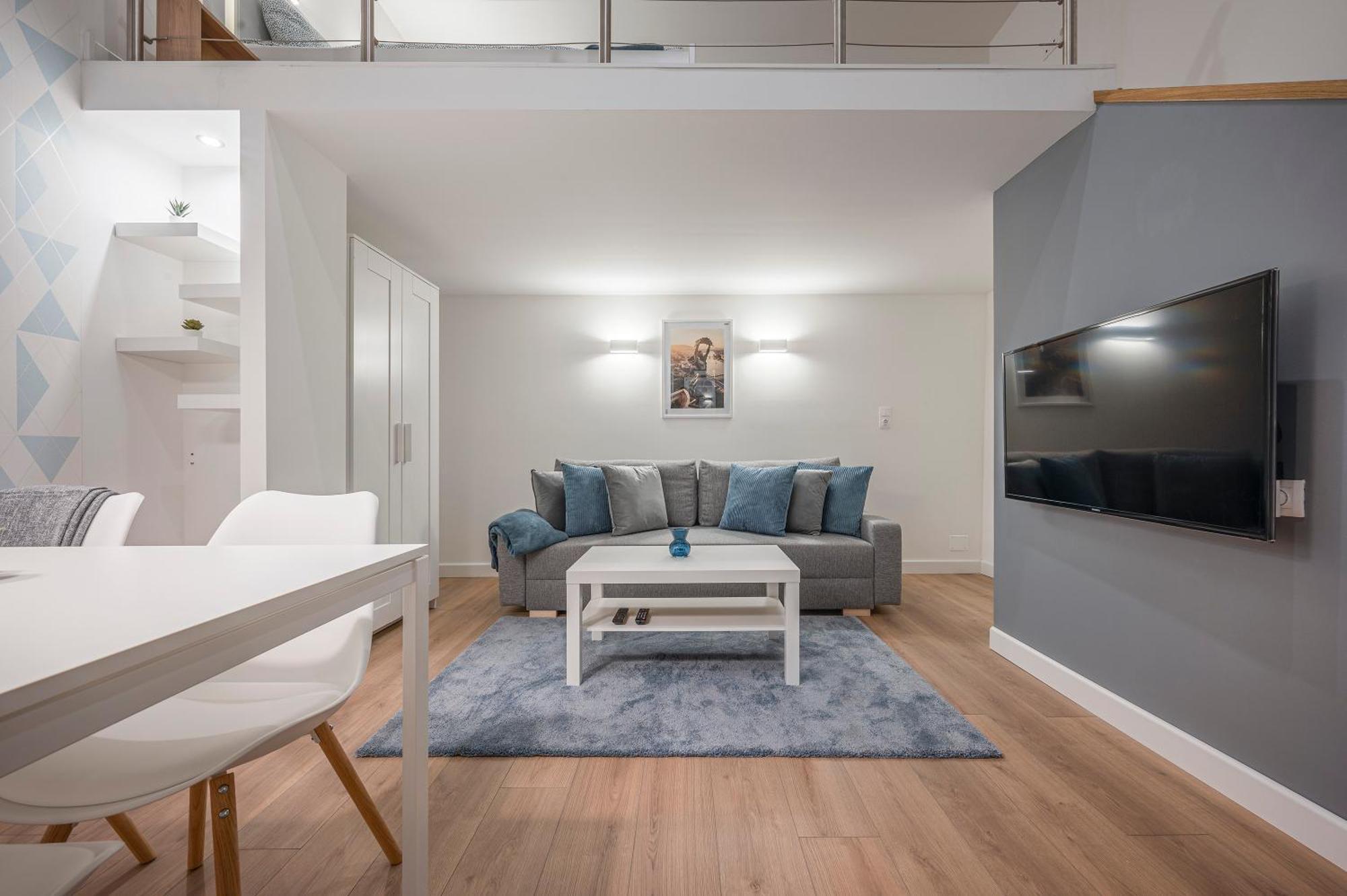 Apartamento Two At Theatre *